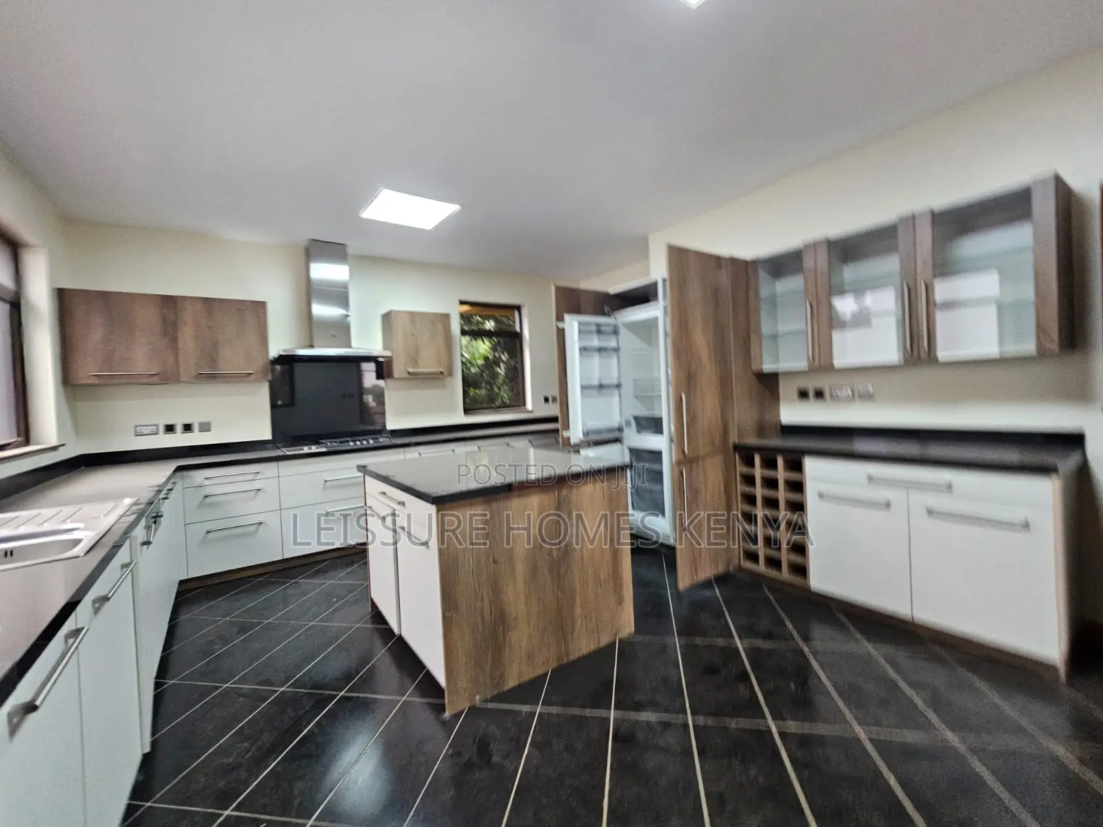 5bdrm Villa in Lavington for sale
