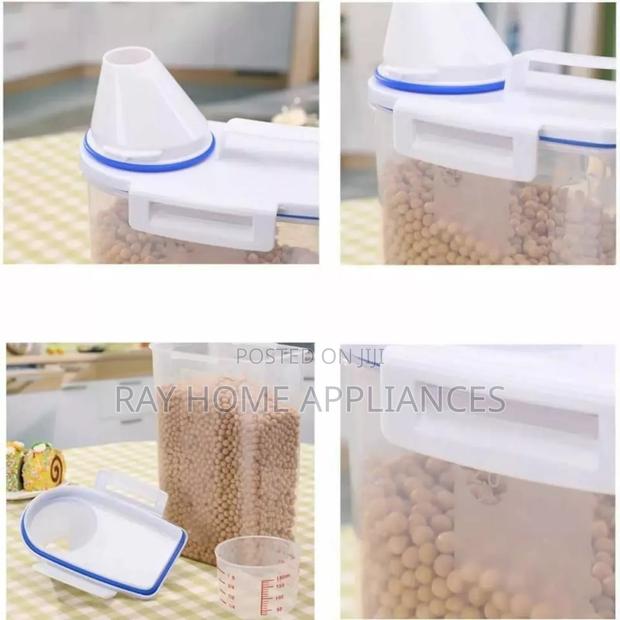 Cereal Storage Container With Measuring Cup and Handle Capacity 2l - thumbnail 2