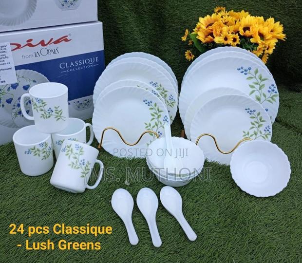 Diva 24 PCS Classique Mystrio Black Dinnerware Set.