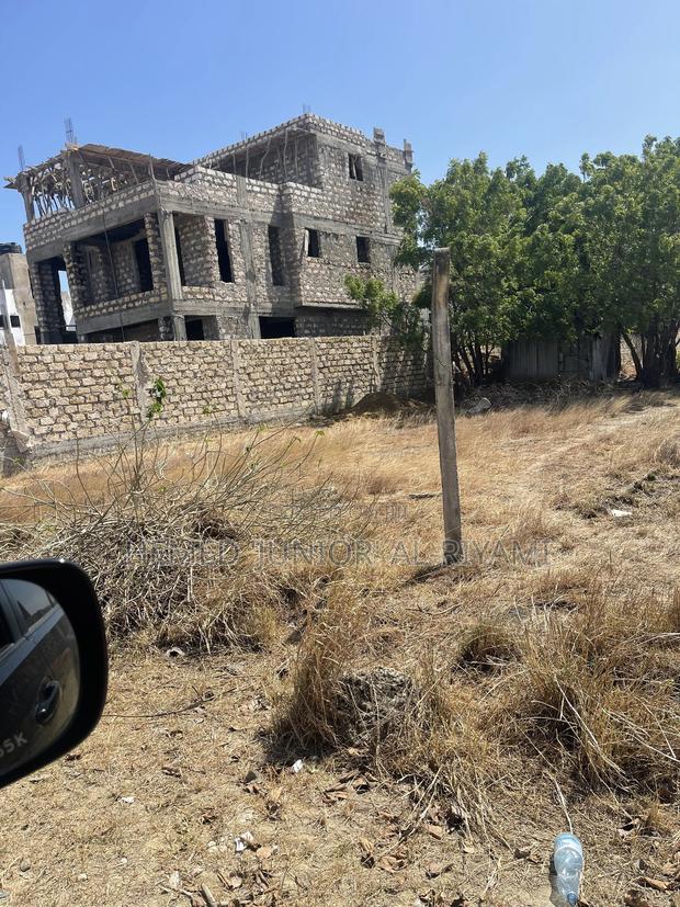 Utange Plot - thumbnail 4