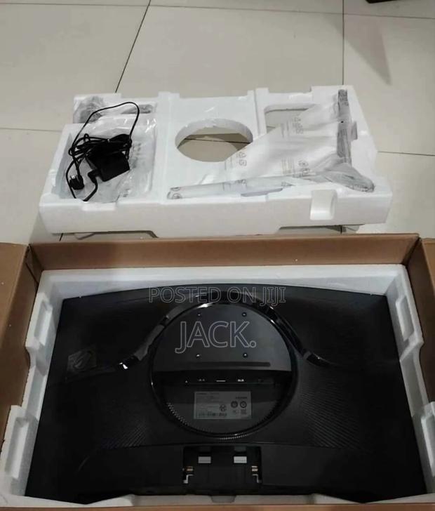 Samsung 32" Odyssey G5 Gaming Monitor, - thumbnail 3