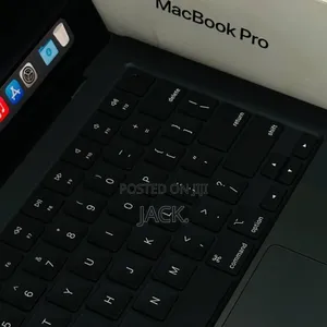 New Laptop Apple MacBook Pro 2025 M5 16GB Apple M5 SSD 1T