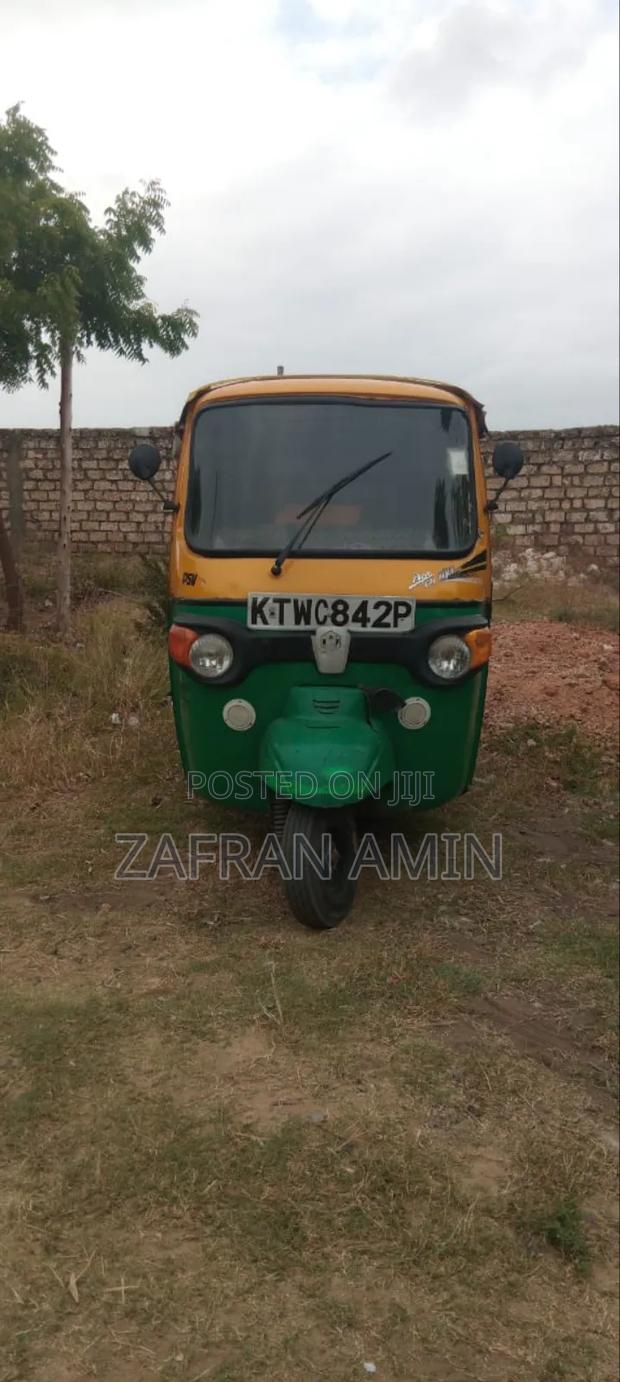 Piaggio 2022 Green - main view