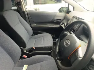 Toyota Sienta 2019 Silver