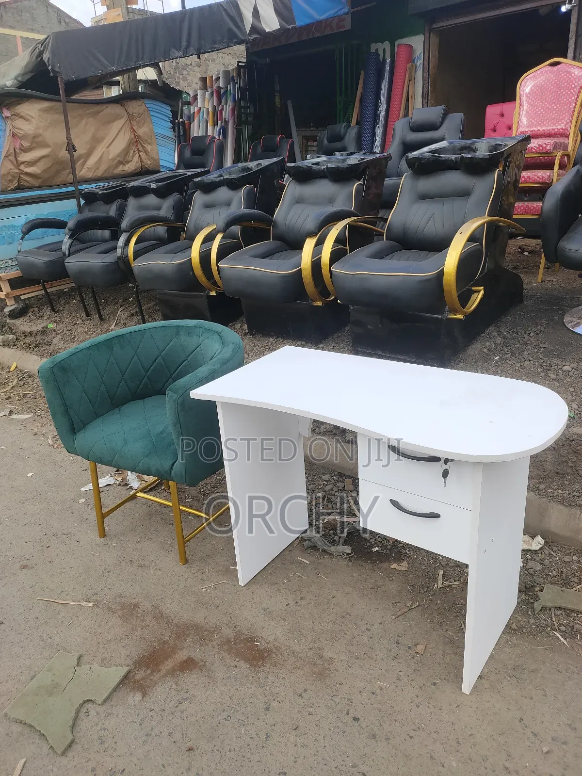 Manicure Seat & Table