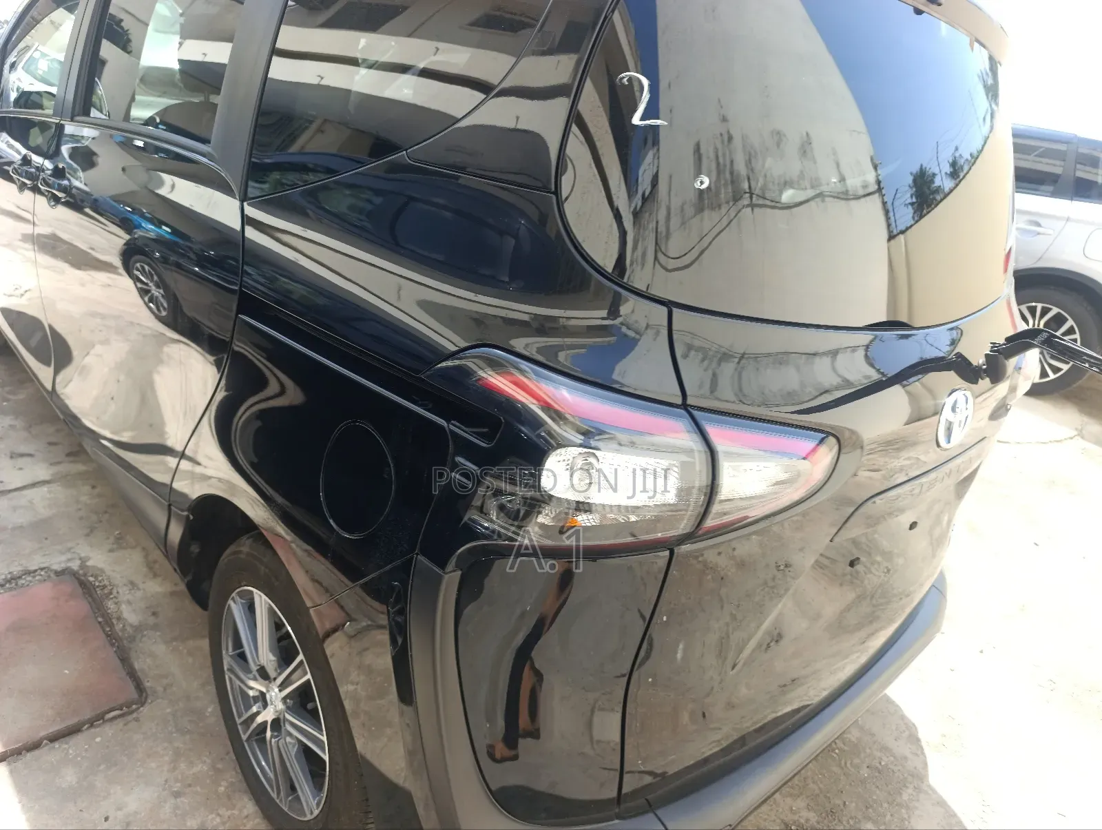 Toyota Sienta 1.5 Hybrid FWD 2019 Black