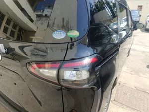 Toyota Sienta 1.5 Hybrid FWD 2019 Black