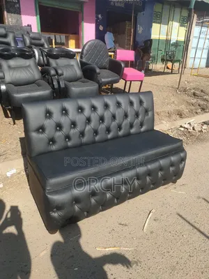 5 Ft Waiting Couch