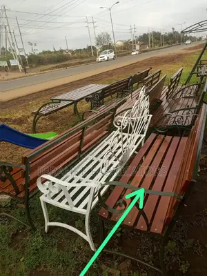 Sun Umbrella Shade's Table and Benches