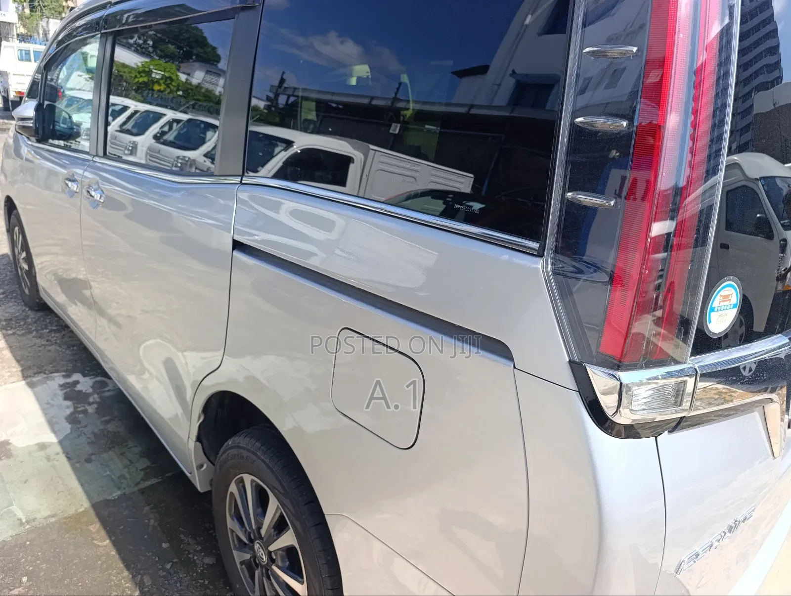 Toyota Esquire 2.0 FWD (7 seater) 2019 Silver