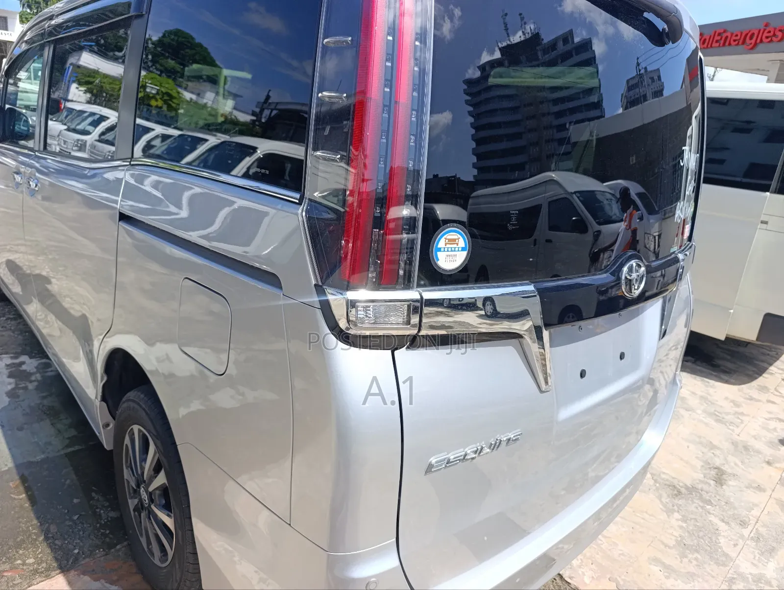 Toyota Esquire 2.0 FWD (7 seater) 2019 Silver