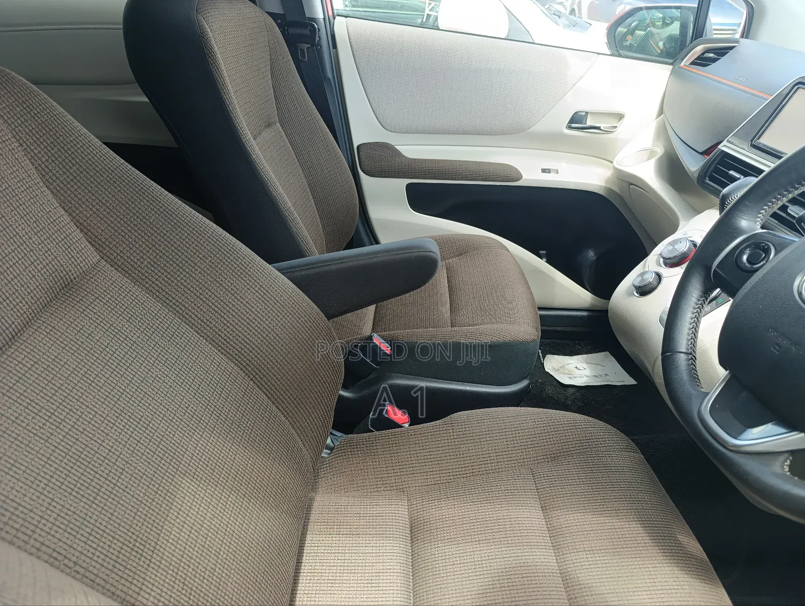 Toyota Sienta 1.5 Hybrid FWD 2019 Red