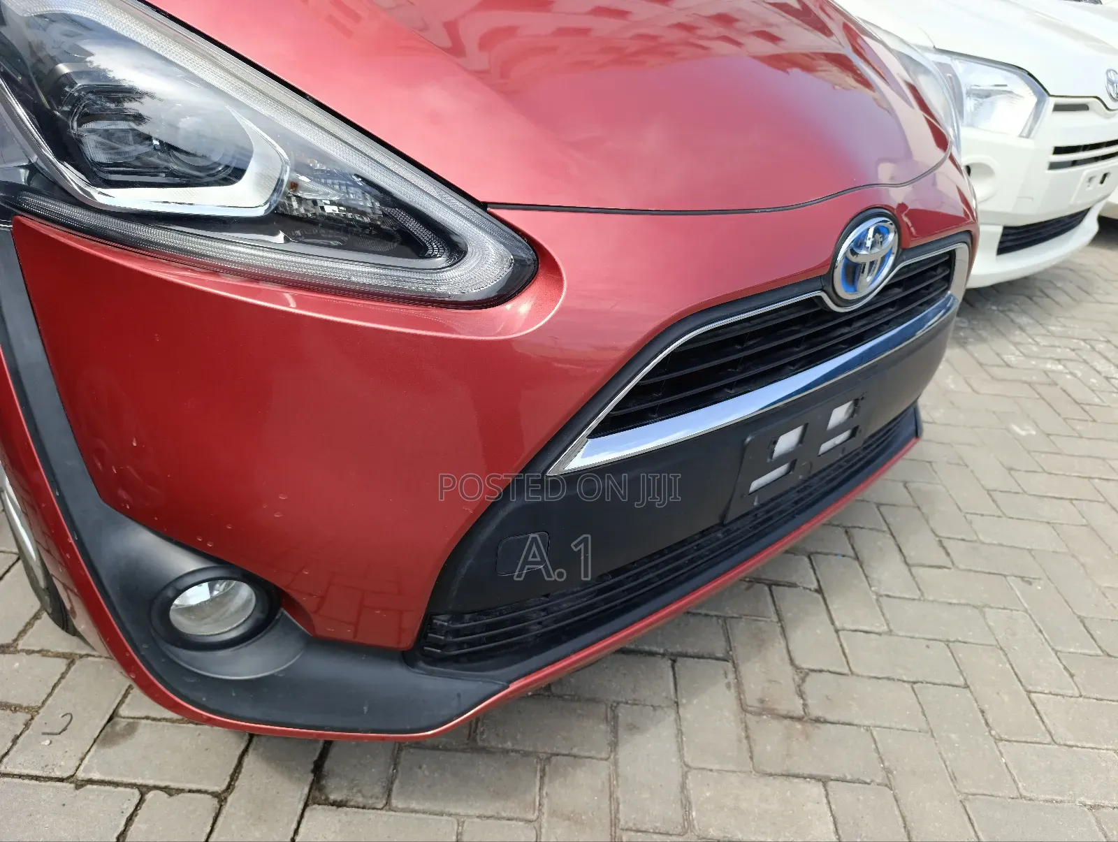 Toyota Sienta 1.5 Hybrid FWD 2019 Red