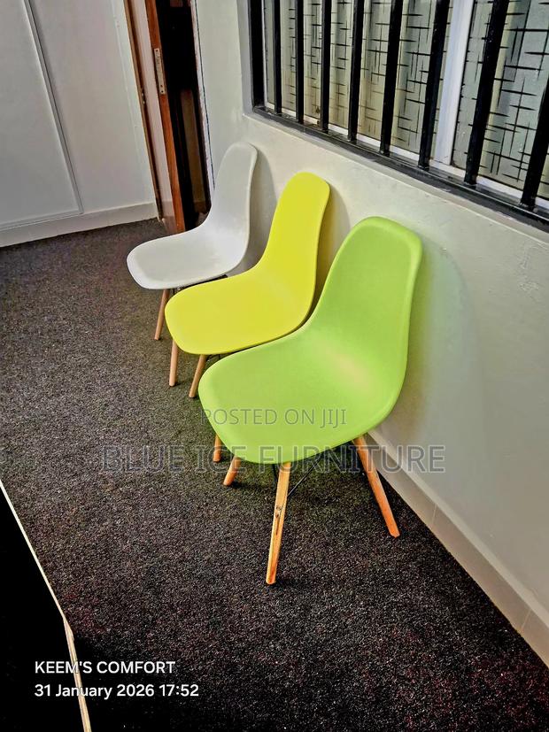 Modern Salon Chair - main view