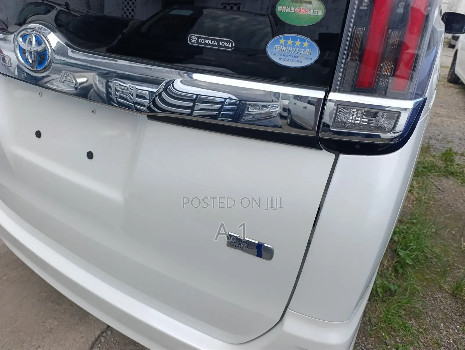 Toyota Noah 1.8 FWD Hybrid (7 seater) 2019 White