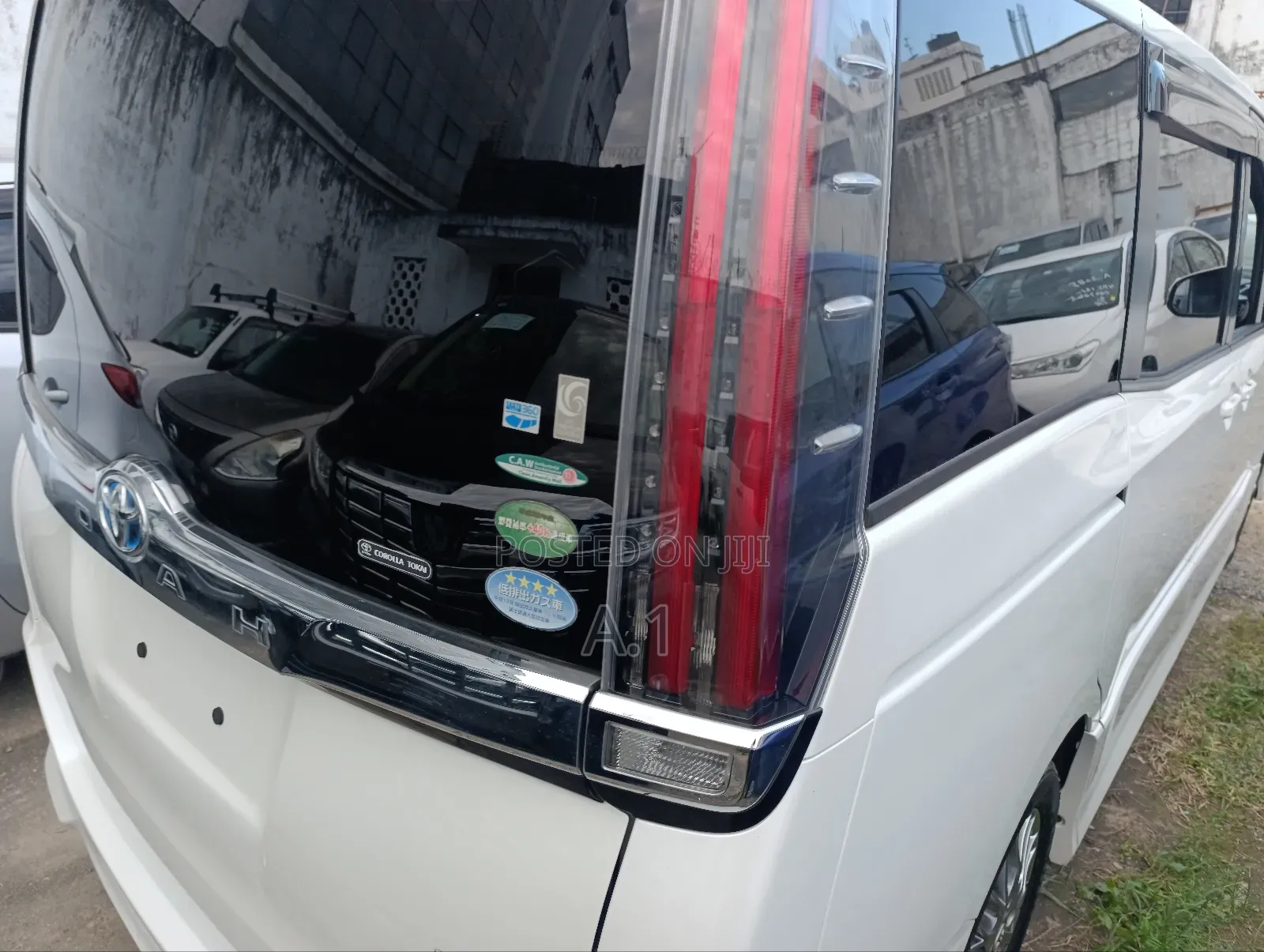 Toyota Noah 1.8 FWD Hybrid (7 seater) 2019 White