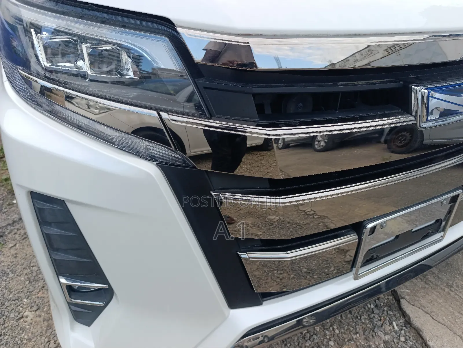 Toyota Noah 1.8 FWD Hybrid (7 seater) 2019 White