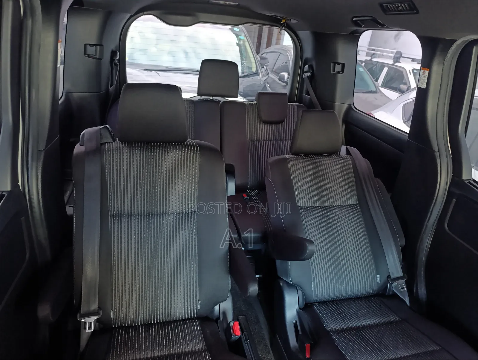 Toyota Noah 1.8 FWD Hybrid (7 seater) 2019 White