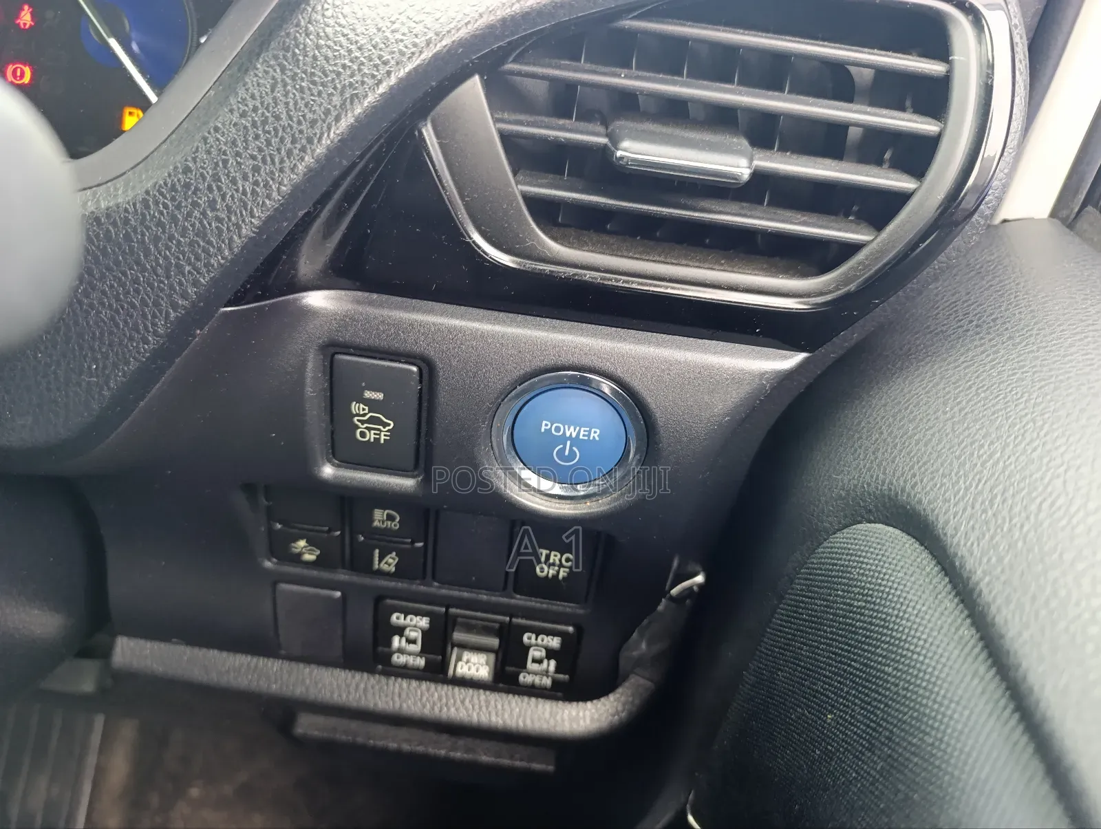 Toyota Noah 1.8 FWD Hybrid (7 seater) 2019 White