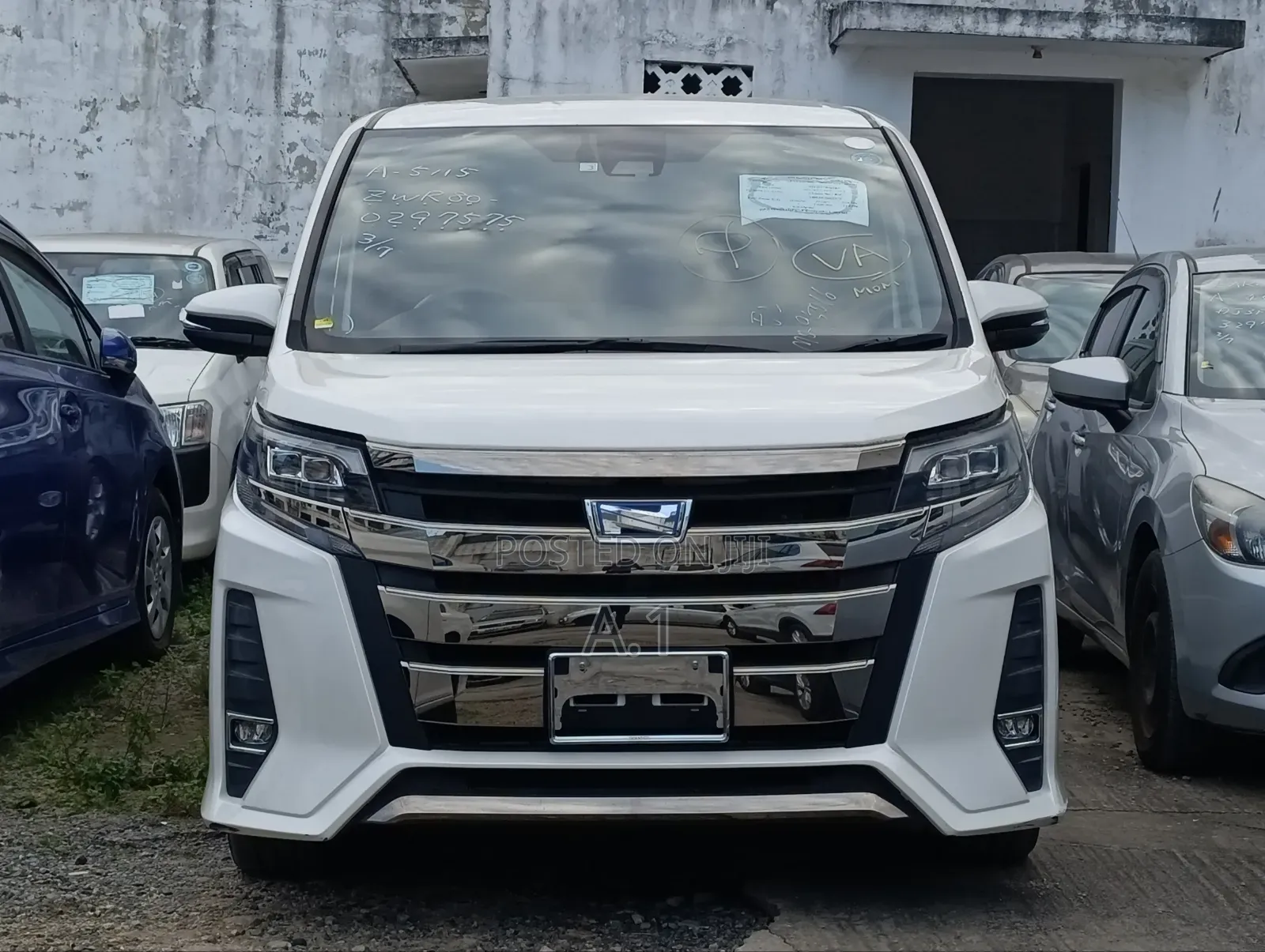 Toyota Noah 1.8 FWD Hybrid (7 seater) 2019 White