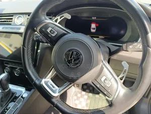 Volkswagen Arteon 2.0T SE R-Line w/19 AWD 4MOTION 2019 Yellow