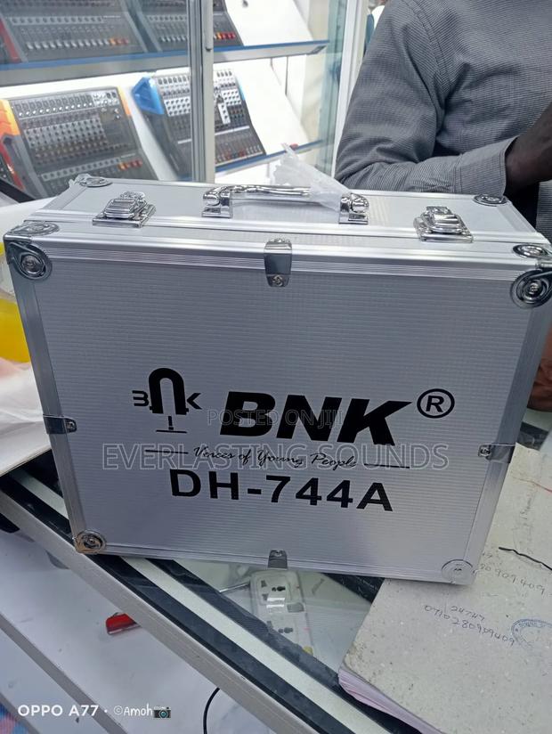 BNK Dh-744a Wireless Microphone System.