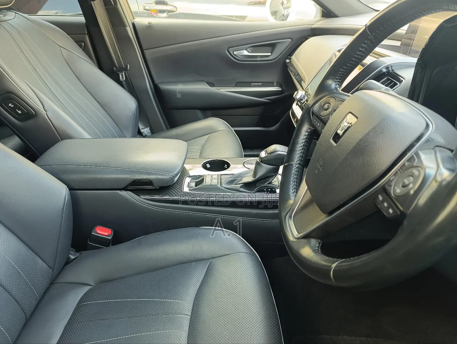 Toyota Crown 2019 White
