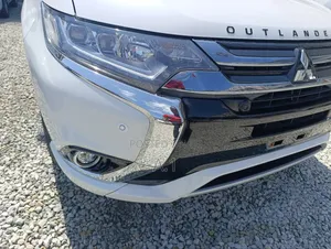 Mitsubishi Outlander 2.4 PHEV AWD 2018 White