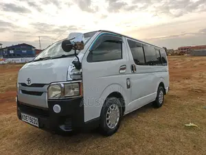 Toyota HiAce 2014 White
