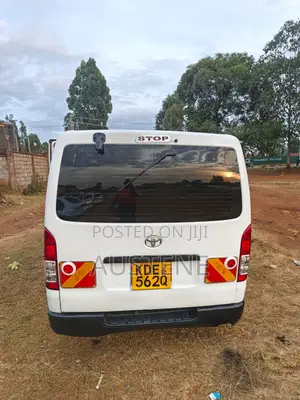 Toyota HiAce 2014 White