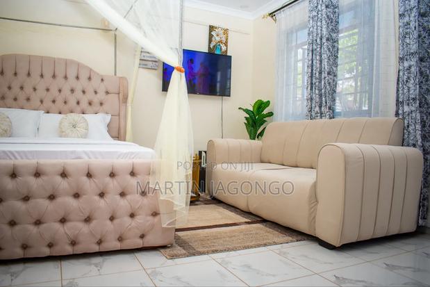 The Jay's Nest-Siaya Studio BNB - main view