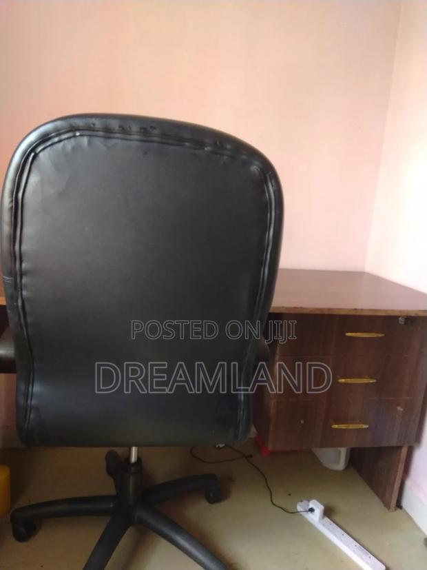 1.5 Meters Office Table+Executive Chair - thumbnail 3