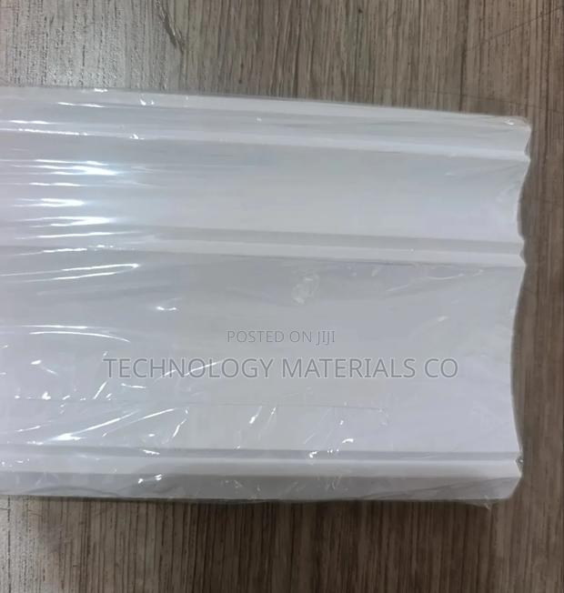 4 Inch Elegant Polyurethane (Pu) Cornice For Ceiling Finishing