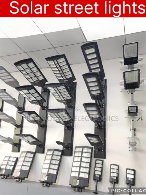 300 Watts Solar Street Lights 12hrs Straight Light - main view