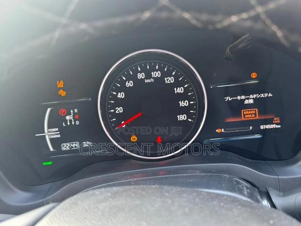 Honda Vezel 2019 White - thumbnail 9
