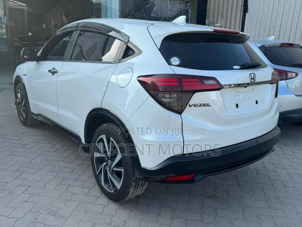 Honda Vezel 2019 White - thumbnail 12