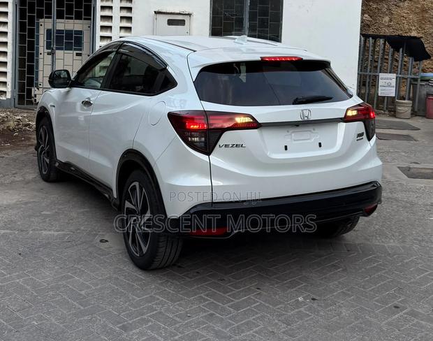 Honda Vezel 2019 White - thumbnail 18