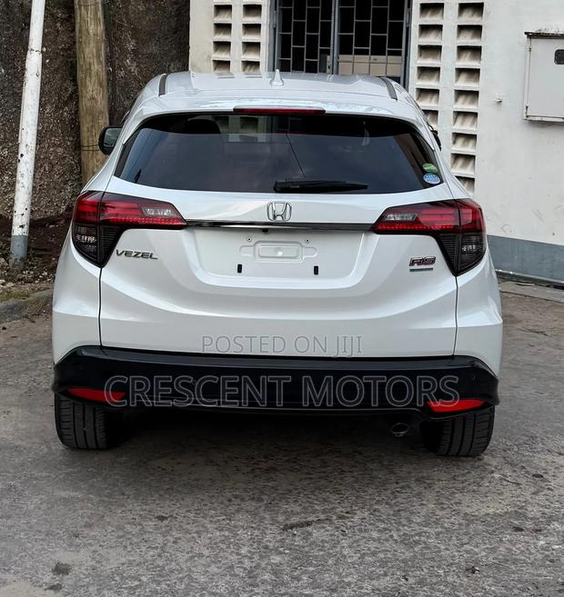 Honda Vezel 2019 White - thumbnail 3