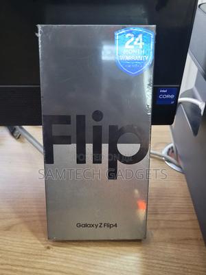 New Samsung Galaxy Z Flip4 256 GB Black - thumbnail 2