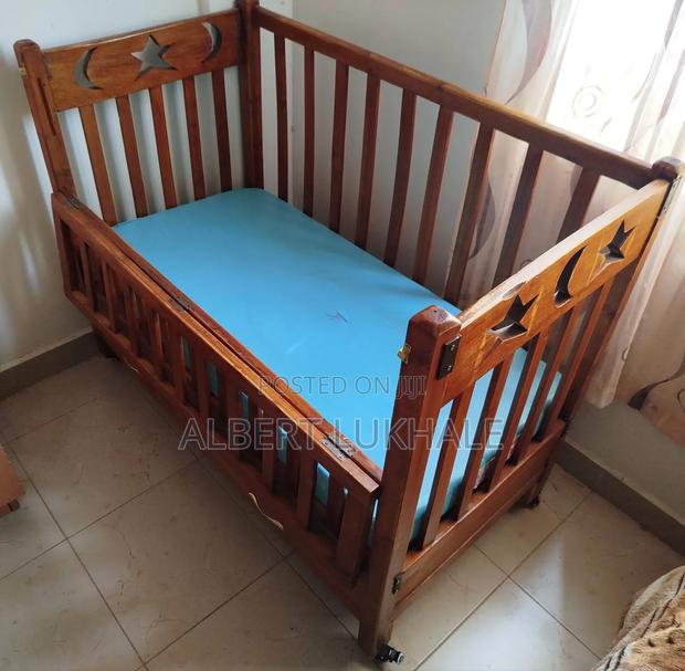 Babycot With Wheels and 2x4 Mattress - thumbnail 2