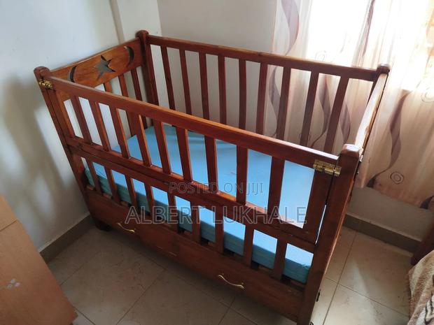 Babycot With Wheels and 2x4 Mattress - thumbnail 3