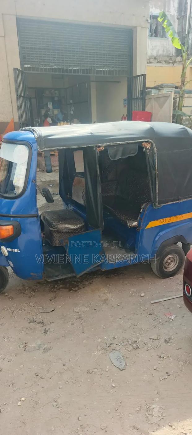 Piaggio 2023 Blue - thumbnail 3