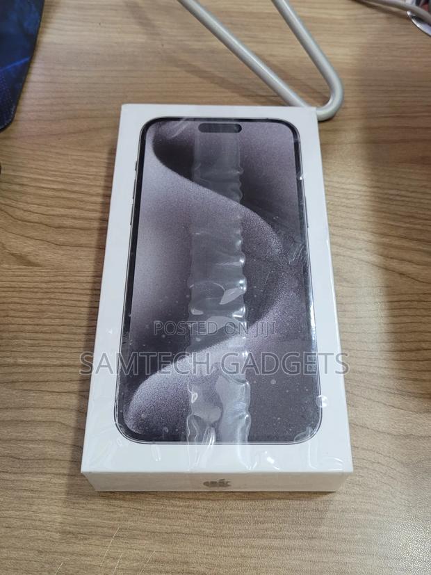 New Apple iPhone 15 Pro Max 256 GB Black - main view