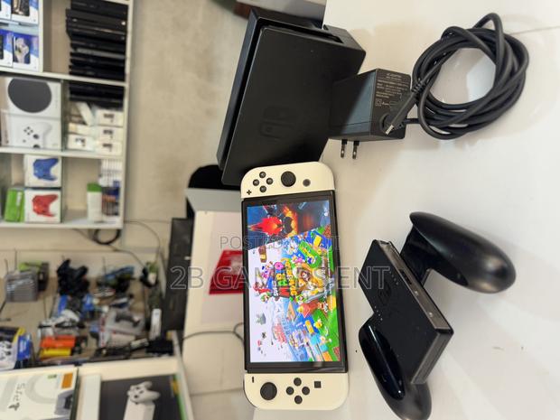 Nitendo Switch Oled, Pre Owned