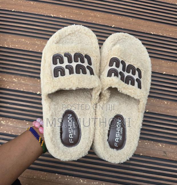 New Miu Miu Fluffy Sandals !! Size 37-42 - thumbnail 5