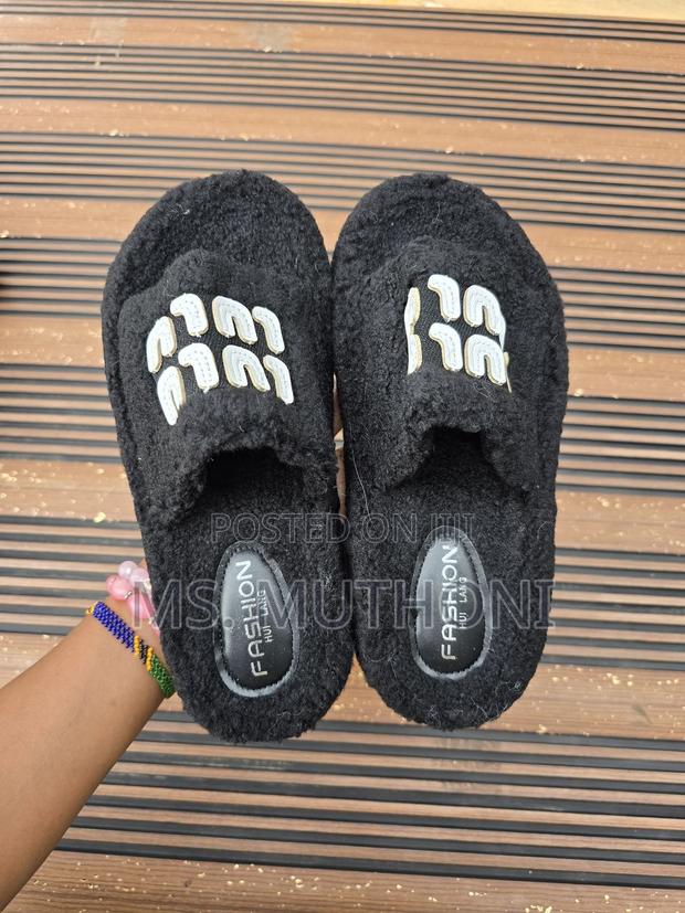 New Miu Miu Fluffy Sandals !! Size 37-42 - thumbnail 4