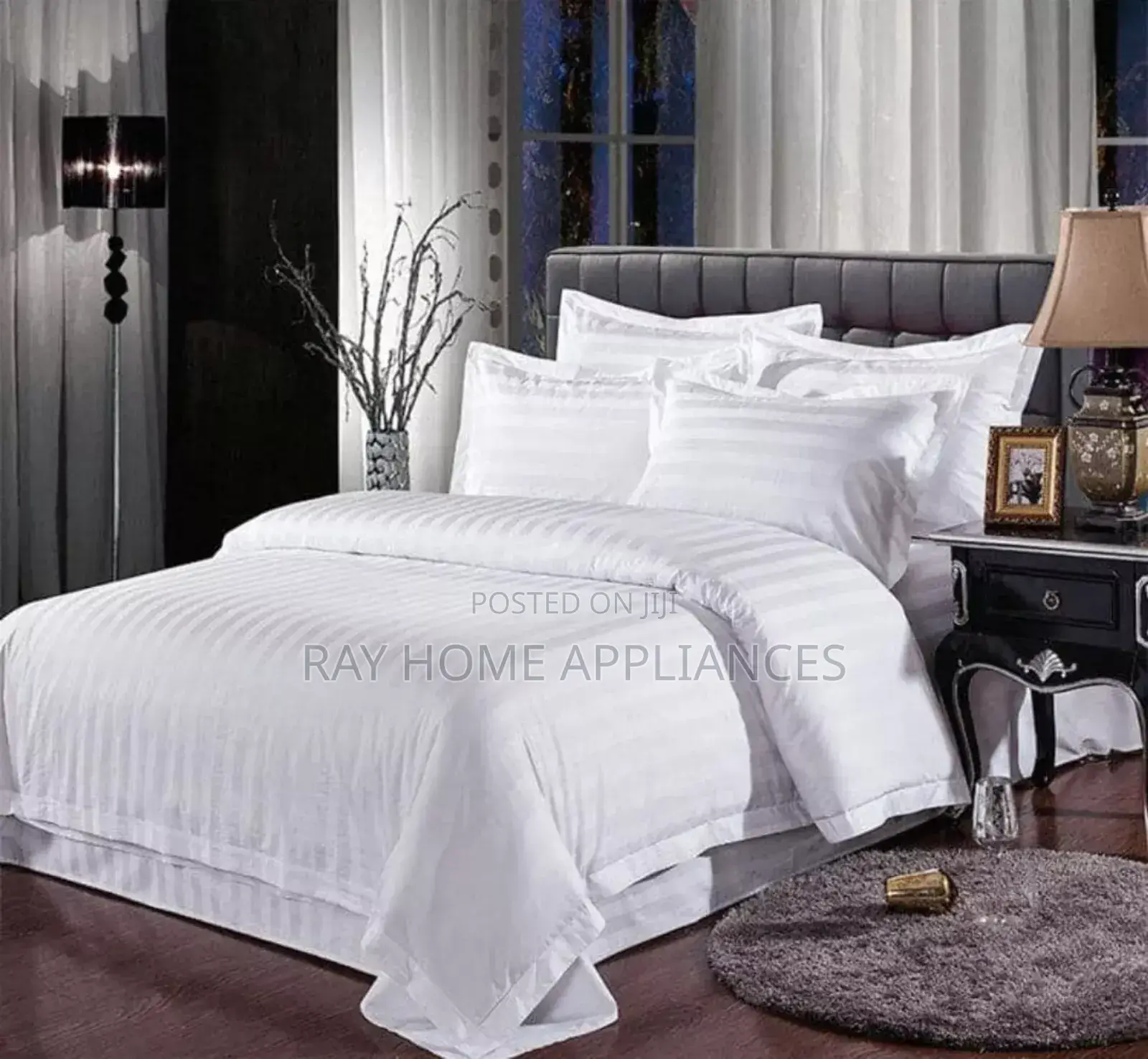 1pc Duvet Cover
1 Pc Bedsheet 
2 Pillow Cases
Size 6×7.
CLP Tc