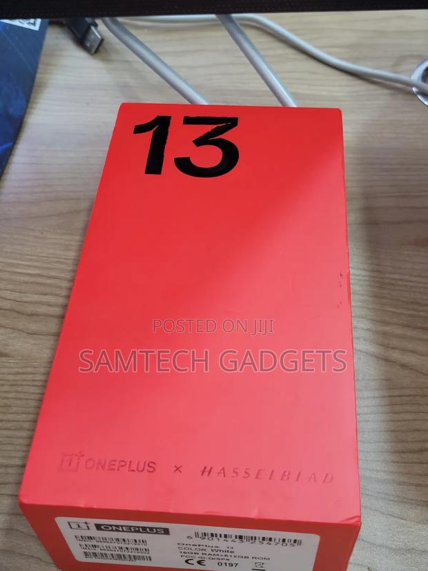 New OnePlus 13 512 GB Blue - main view