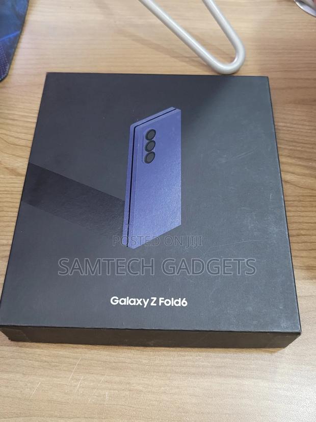 New Samsung Galaxy Z Fold6 512 GB Blue - main view