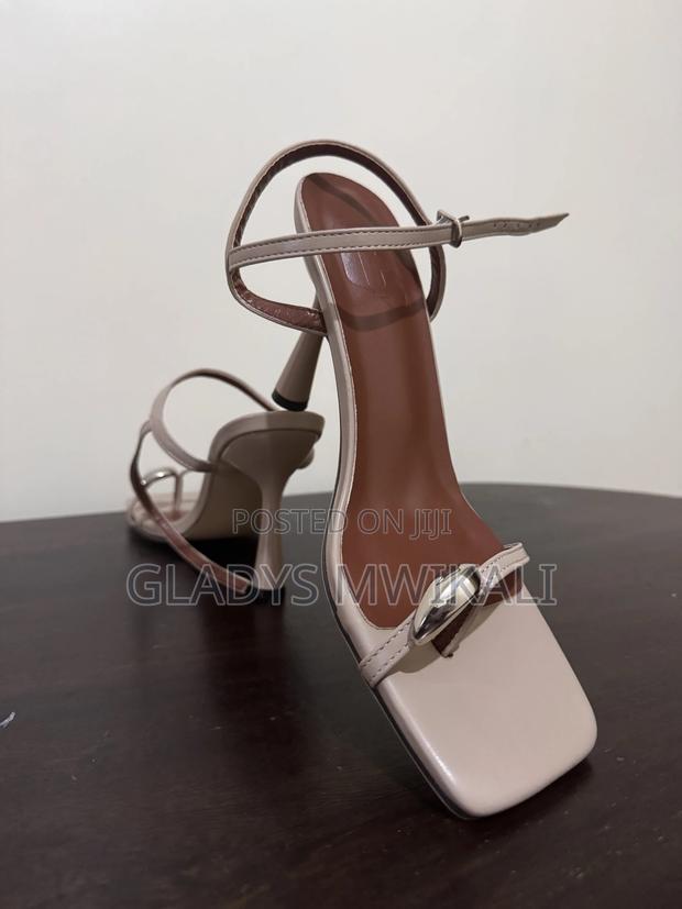 Nude Heels - thumbnail 4